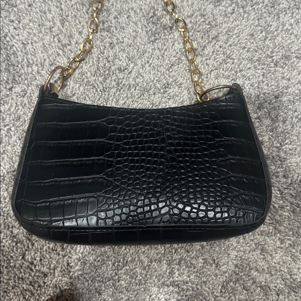 Elegant Black Croc-Embossed Chain Shoulder Bag